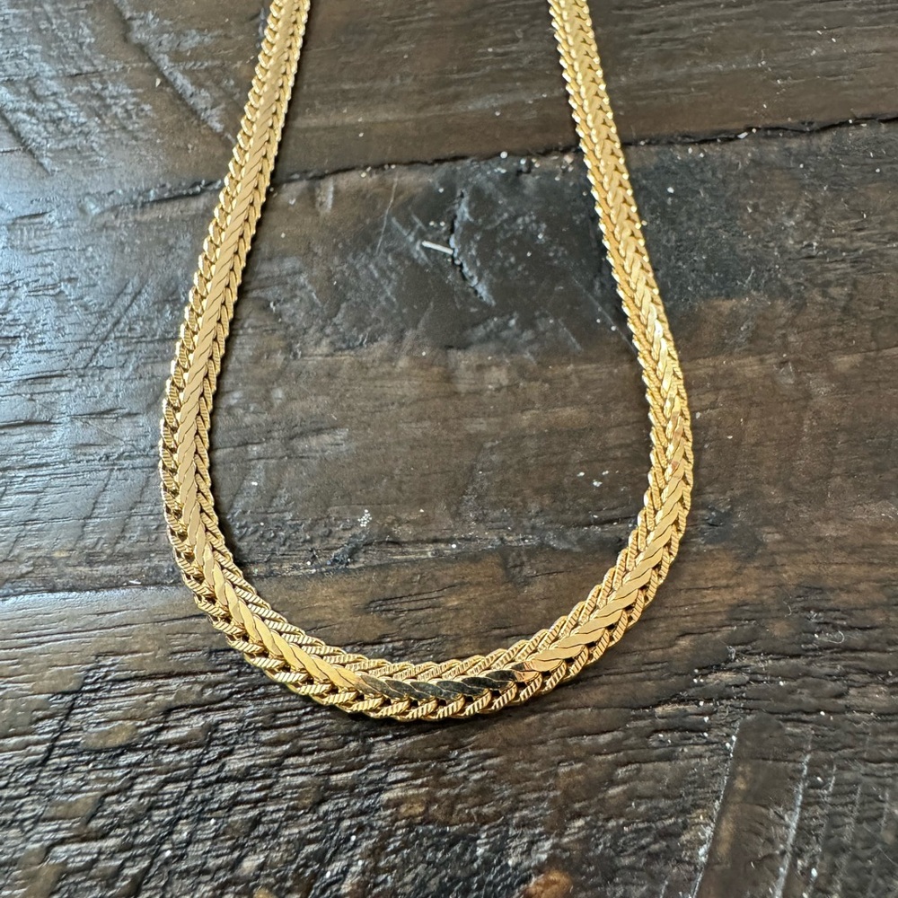 Elegant Gold Chain Necklace